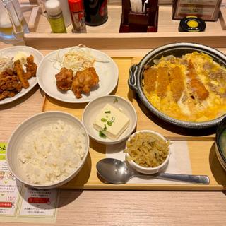ミックスカツとじにミニ唐揚げとイカの唐揚げ