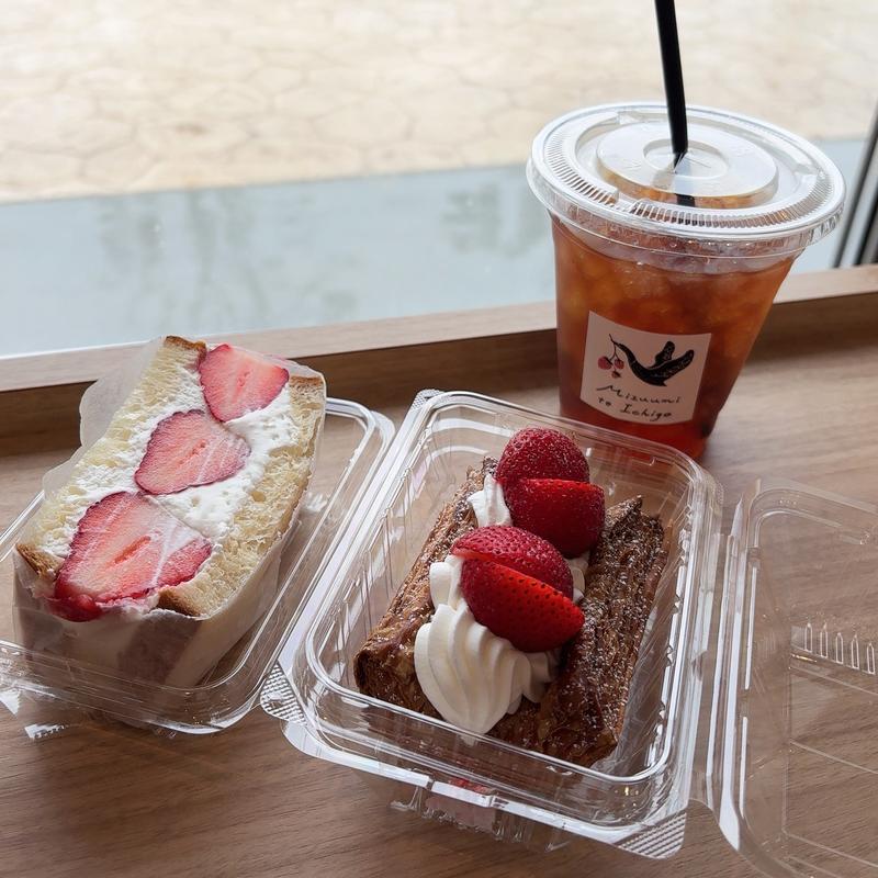 紅ほっぺサンド&かおり野デニッシュ(湖と苺)