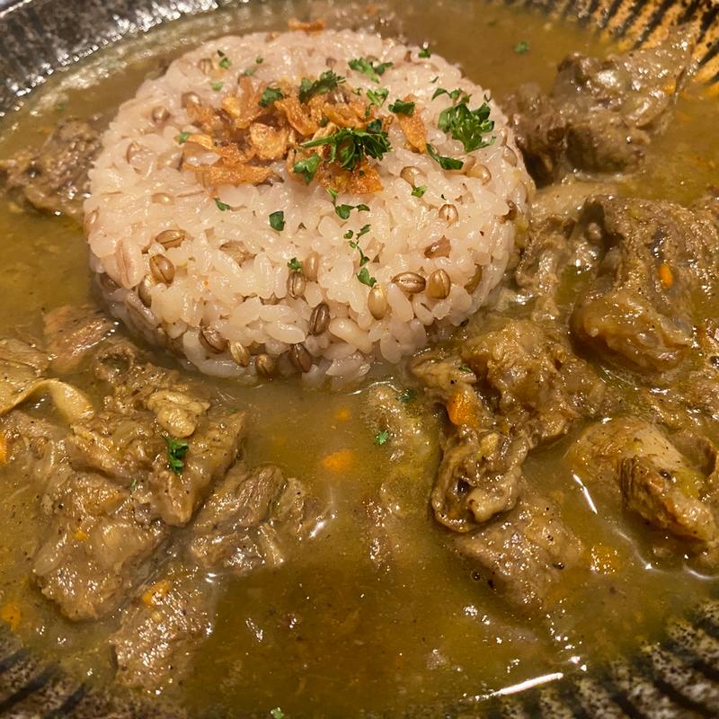 いろんなお肉のすじで作るスパイスカレー(ビストロジャパーン)