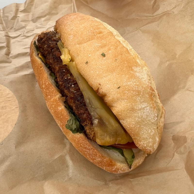 「大阪新名物？！これもスパイシーカツサンド(大阪ヘルスケア パビリオン)