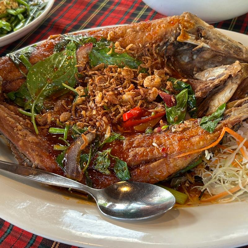 PLA KRAPONG KAOW TOD LAD SAUCE MAKAM(コーダム キッチン)