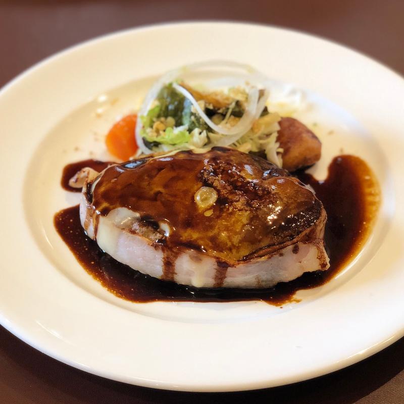 チロル風ハンバーグベーコン　チーズ添えデミグラスソース(グルヌイユ )