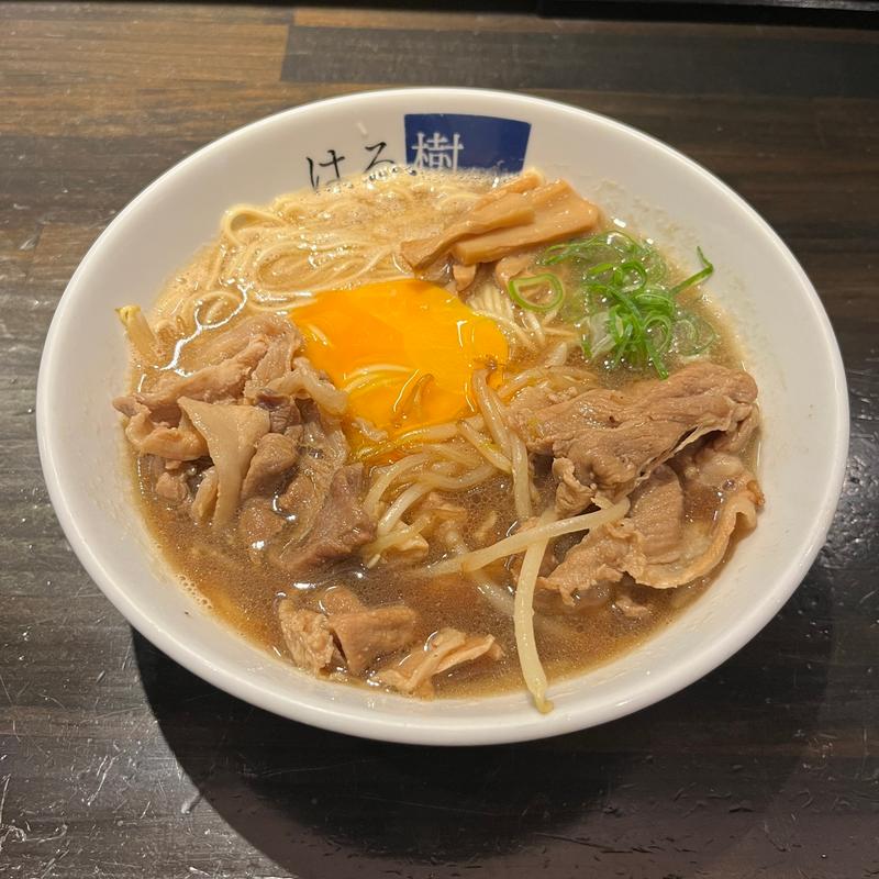 肉盛り醤油豚骨ラーメン(限定)(はる樹)