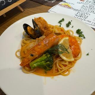 海の幸トマトクリームパスタ