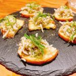 しらすとシソのひとくちトースト(Bistro Ruelle)