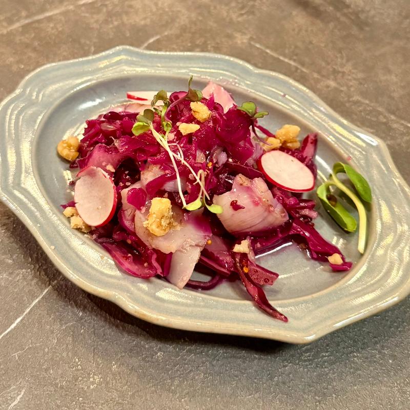 北海道産ホタテと紫キャベツの柑橘マリネ(新宿オイスターバーワーフ)