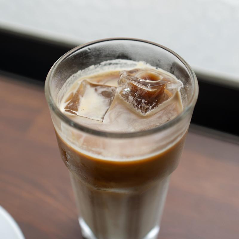 アイスカフェラテ(Coffee Shop 5W2H)