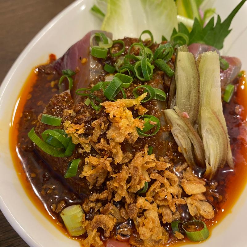 カツオ君に豆板醤ソースを！！(四川郷土菜 郷巴佬)