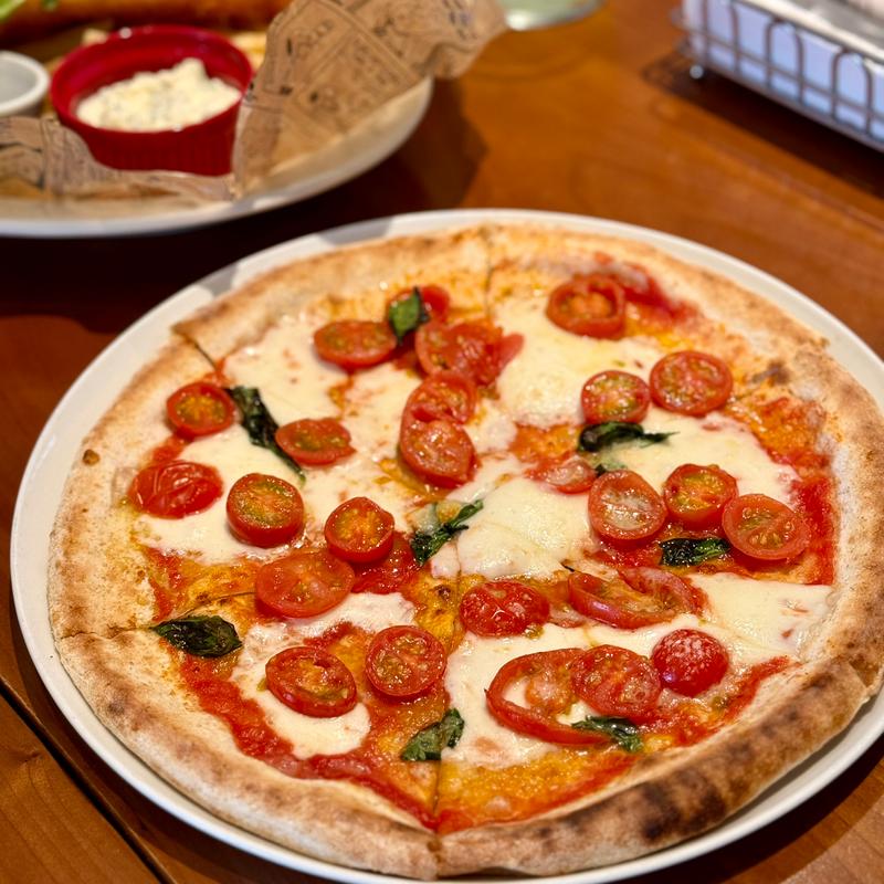 スヌーピーの ピッツァマルゲリータ(PEANUTS Cafe 大阪)