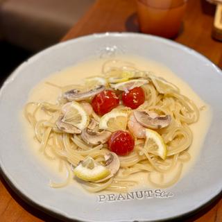 ホワイトマッシュルームと海老のレモンクリームソース パスタ