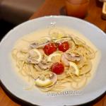 ホワイトマッシュルームと海老のレモンクリームソース パスタ
