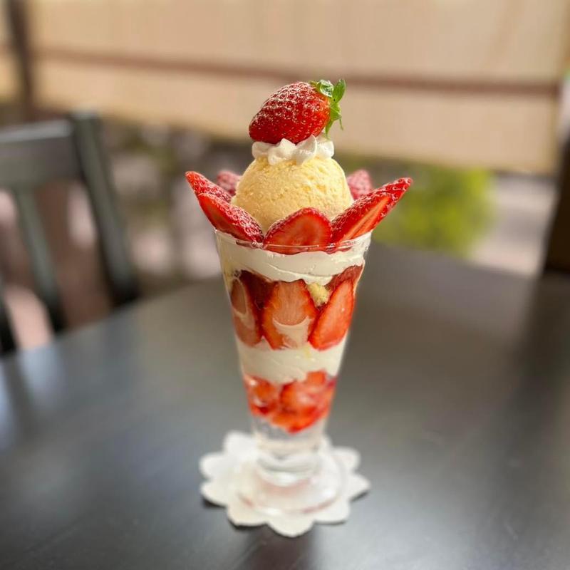 苺パフェ(Le＊Lien)