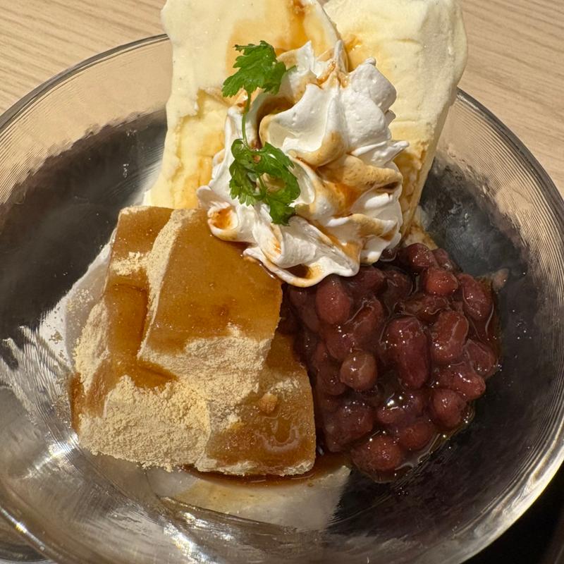 わらび餅ソフトクリーム(王様の食卓)