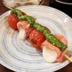 トマトとモッツァレラ巻き(炭火焼鳥と博多串 和田や)