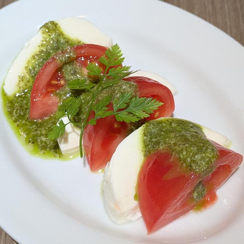 DOPモッツァレラのカプレーゼ（ハーフ）(Cheese Meets Meat YOKOHAMA)