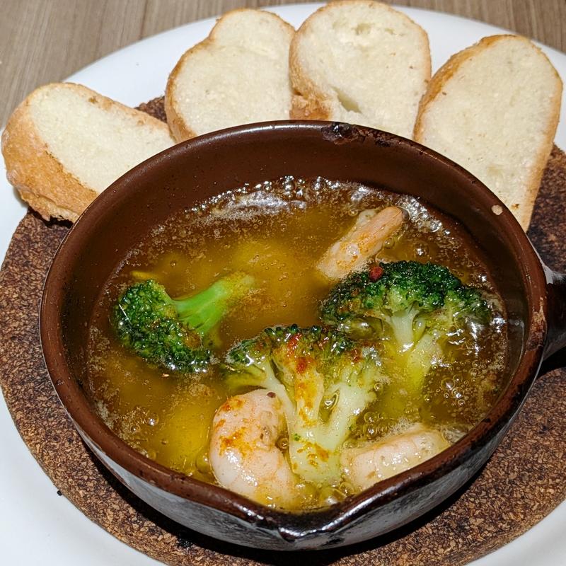 海老とブロッコリーのアヒージョ(Cheese Meets Meat YOKOHAMA)