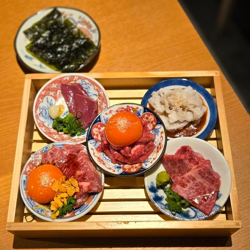 厳選肉刺し5種盛り合わせ(焼肉くるみ 心斎橋本店)