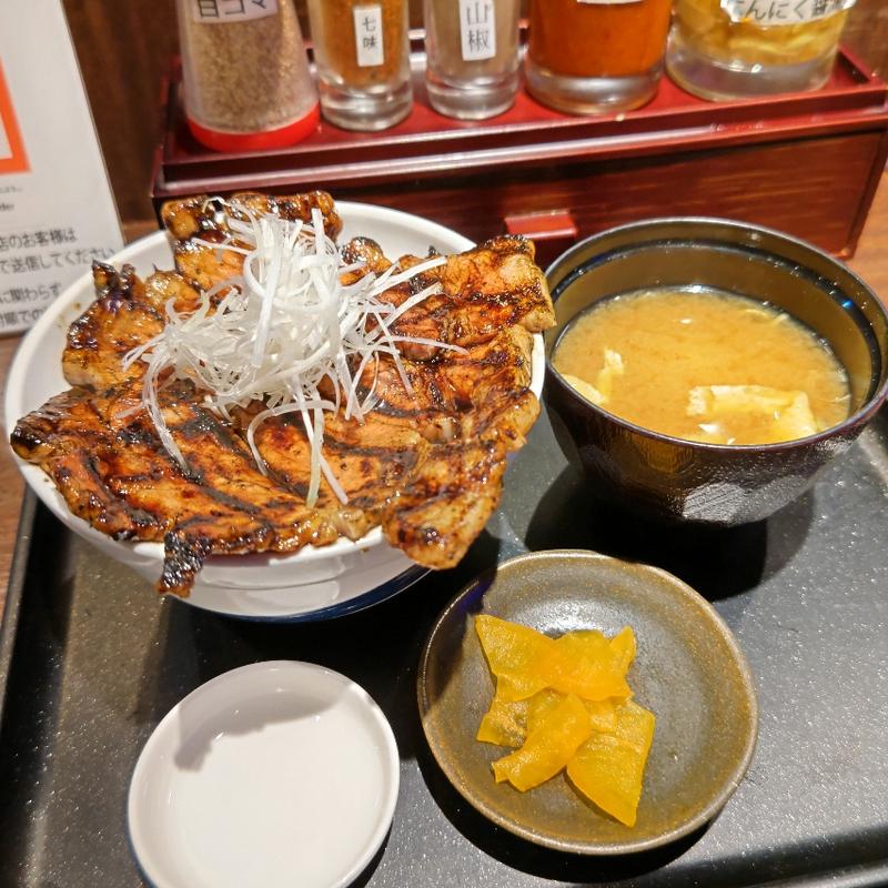 特上国産本ロース豚丼(並)味噌汁セット(十勝豚丼 なまらうまいっしょ！関内店)