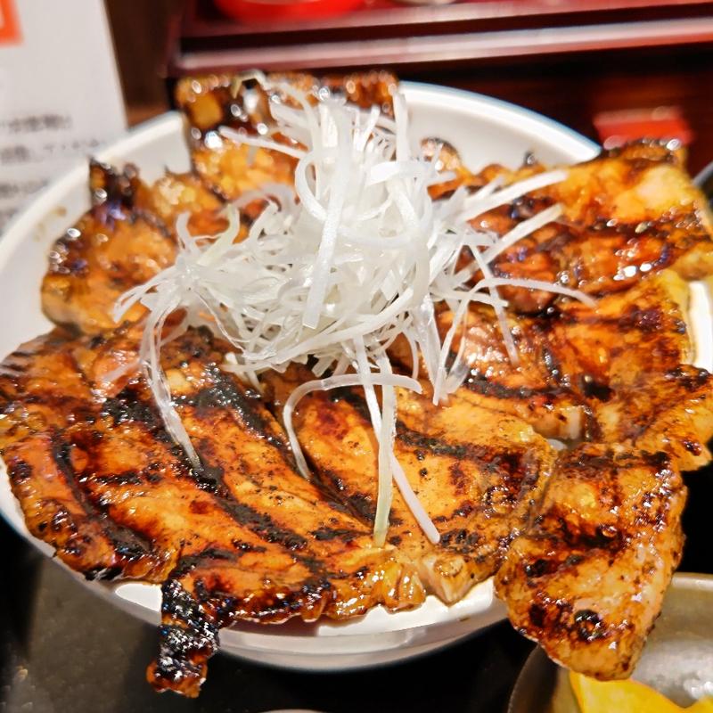 特上国産本ロース豚丼 並盛り(十勝豚丼 なまらうまいっしょ！関内店)