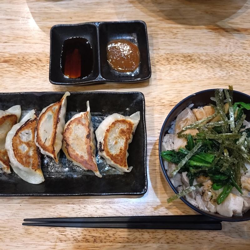 チャーシュー丼＆餃子(らぁめん・つけめん　豚火 )
