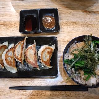 チャーシュー丼＆餃子