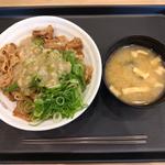 ねぎ塩牛肉丼