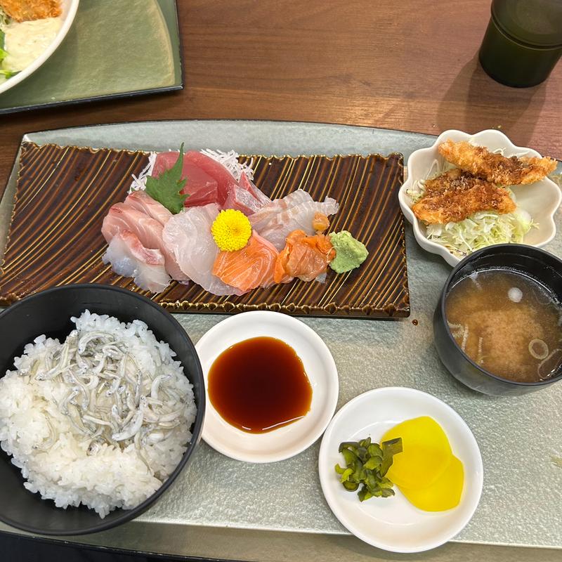 刺身・フライ定食(地魚食堂てるてる)