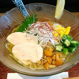 (メンドコロ キナリ)