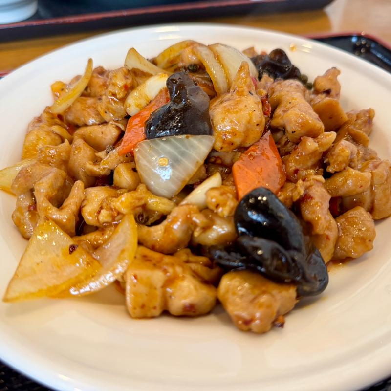 鶏肉の黒胡椒炒め定食(龍騰酒場)