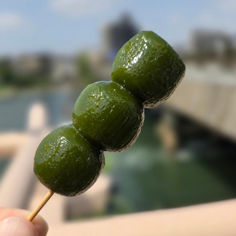 茶だんご 2本入り(京阪宇治駅前 駿河屋 （けいはんうじえきまえ するがや）)