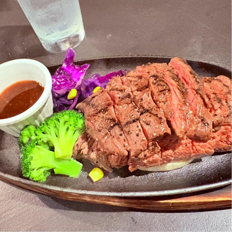 105ステーキ300g(105 DELI&肉酒場)