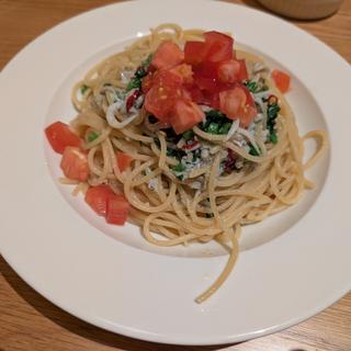 シラスとクレソンとフレッシュトマトのペペロンチーノ