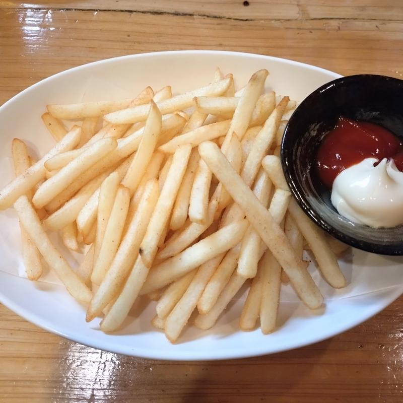 フライドポテト(塩)(炭火やきとり 恵 （メグミ）)