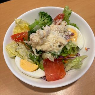 蒸し鶏とケールのシーザーサラダ