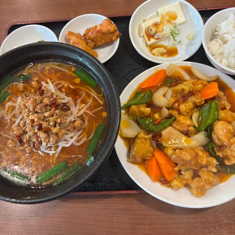 台湾味噌ラーメンと鶏肉の辛子炒めランチ(上海菜館 喜福家)