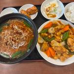 台湾味噌ラーメンと鶏肉の辛子炒めランチ