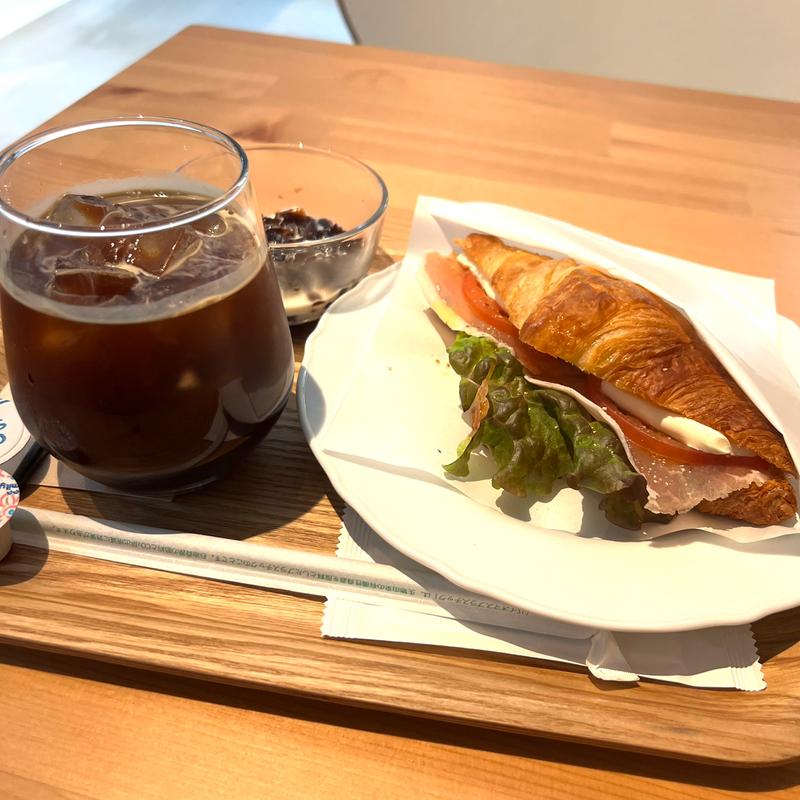 クロワッサンサンド生ハムクリームチーズ(Plus1 coffee)