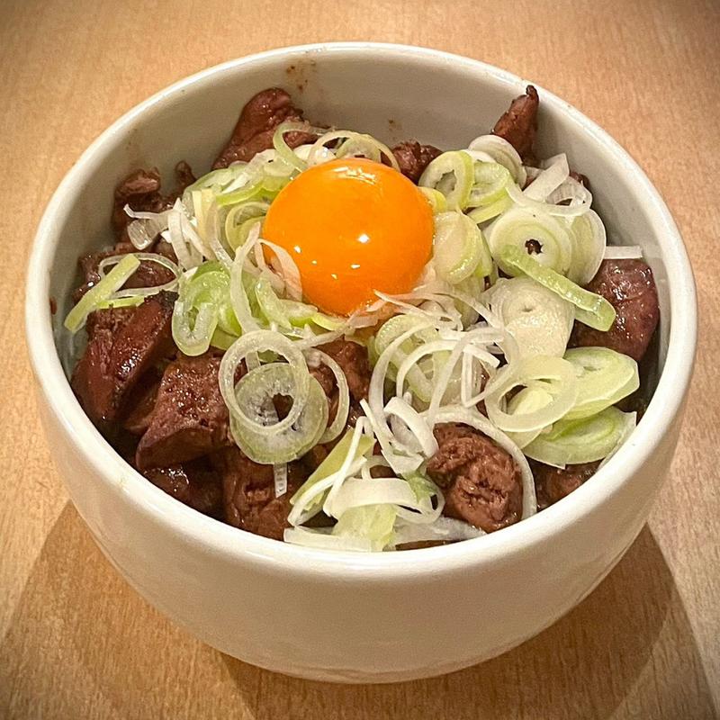 純レバ丼卵黄乗せ(新川大勝軒飯店)