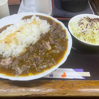 牛すじカレー大盛り・スジ追加・コールスロー(牛すじカレー 小さなカレー家 大久保店)
