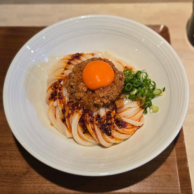 ピリ辛肉味噌まぜうどん(ひだりうま )