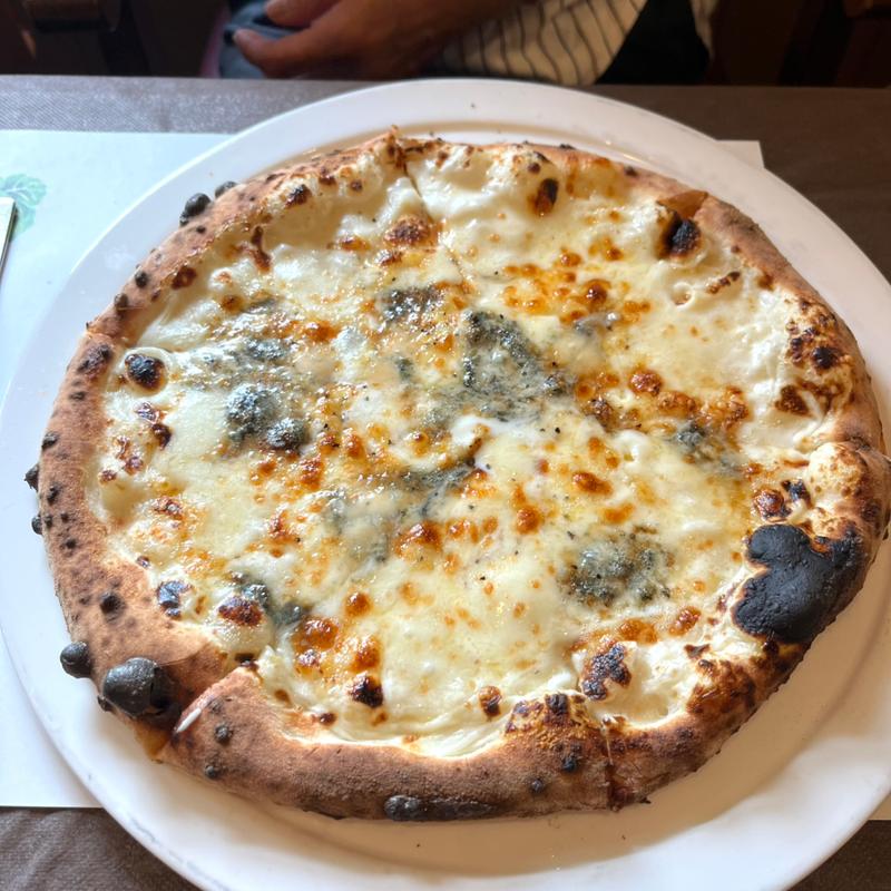 クアトロフォルマッジョ(トラットリア チンクエチェント )