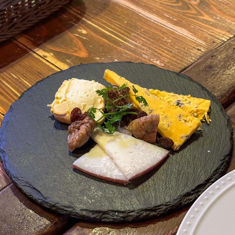 ナチュラルチーズ盛り合わせ 3種(Osteria al Ponte(オステリア アル ポンテ))