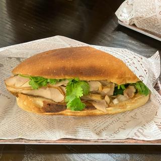 ベト風チキンレモングラスバインミー