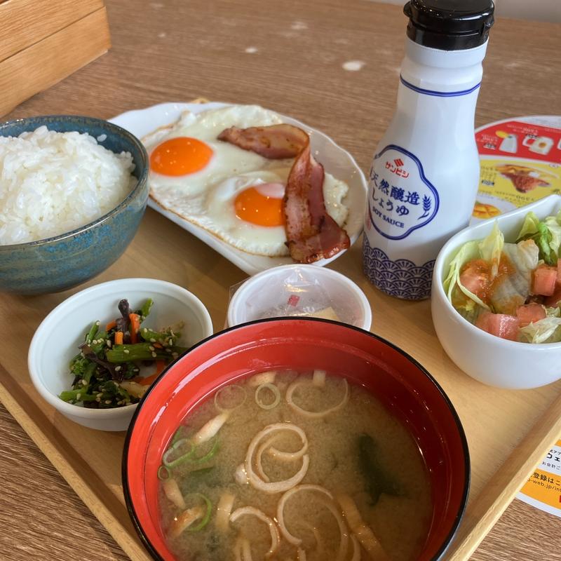 茜美人の目玉焼き朝定食(ココス 鎌倉大船店)
