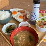 茜美人の目玉焼き朝定食