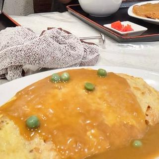 牛肉のオムライス、世界で一番美味しい海老フライ、絶対食べたい牡蠣フライ(大衆洋食堂 南自由軒)