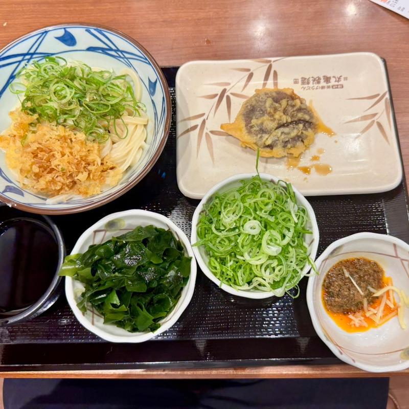釜揚げうどん汁無し丼提供＋椎茸の天ぷら(丸亀製麺羽生)