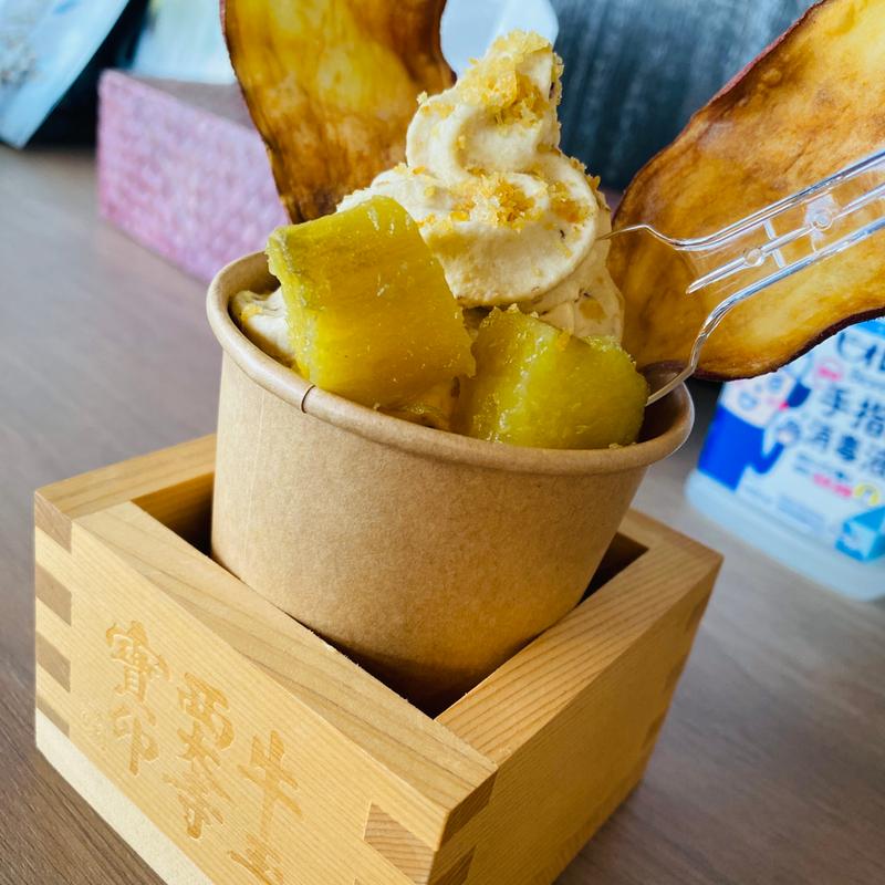 芋ソフト(蜜芋Co町 岡崎農機(株))