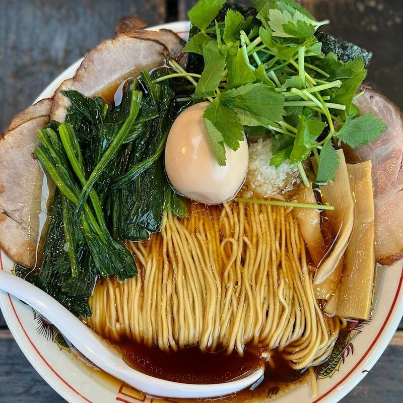 チャーシューメン 大盛り 味玉 ほうれん草 三つ葉(屋台ラーメンしゅんやっちゃん)