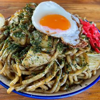 焼きそば 大 お肉 ポテト 目玉焼き